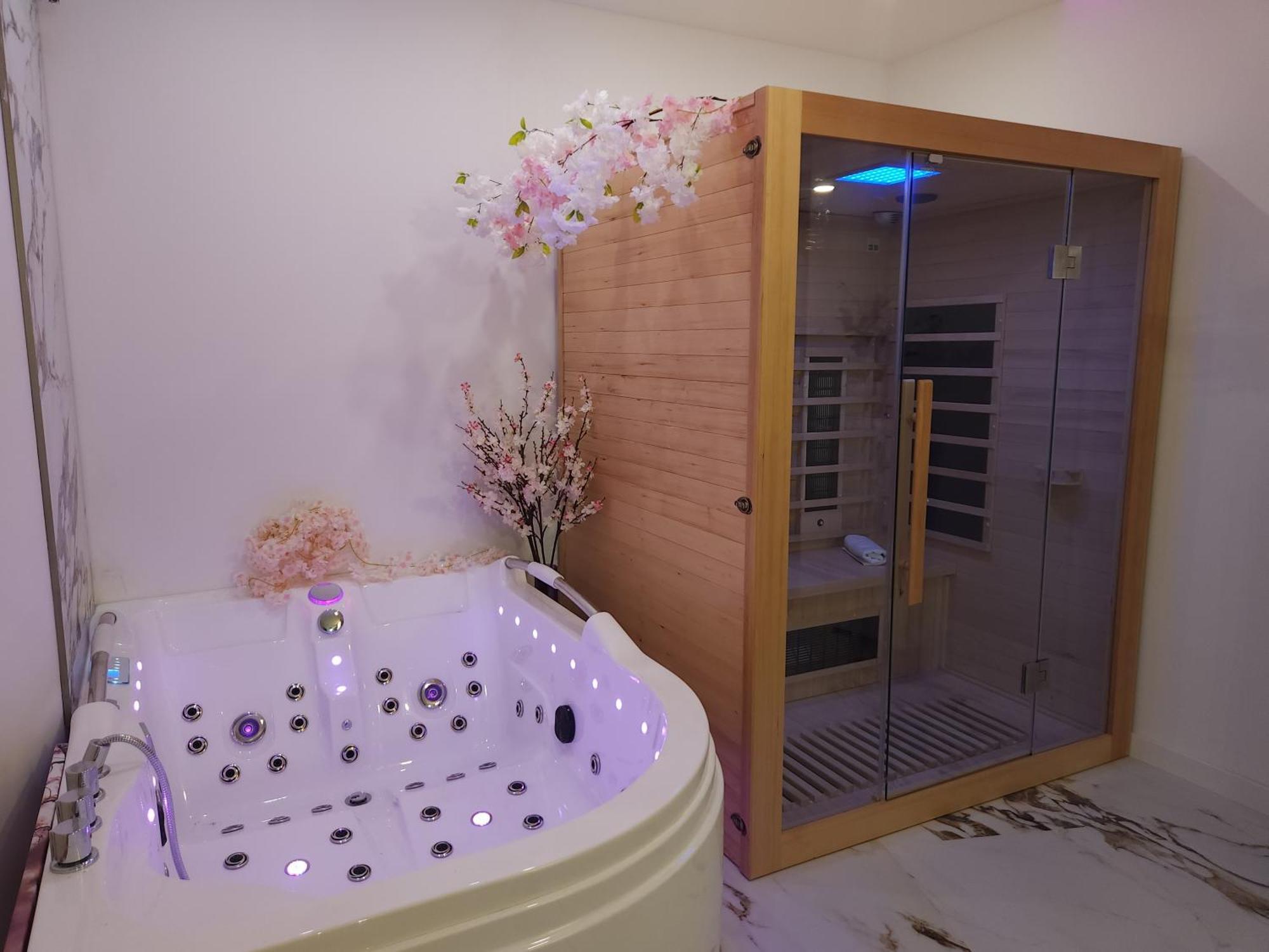 New In Gdansk! Red Room In The Heart Of Gdansk - Bdsm - With A Luxury Jacuzzi And Access To A Sauna Zewnętrze zdjęcie