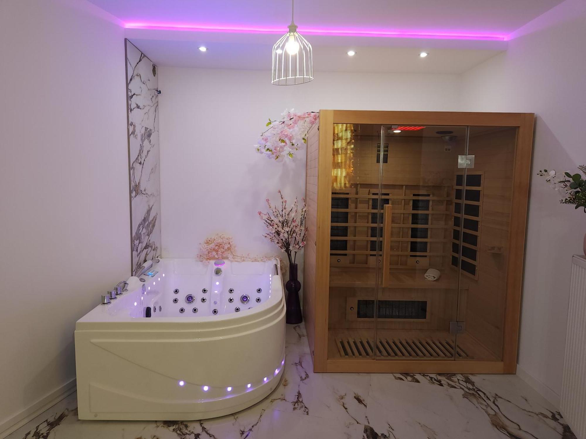 New In Gdansk! Red Room In The Heart Of Gdansk - Bdsm - With A Luxury Jacuzzi And Access To A Sauna Zewnętrze zdjęcie